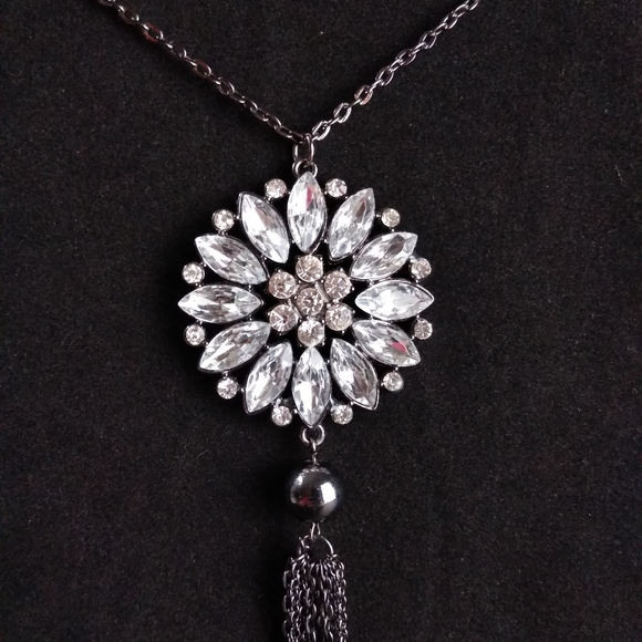 Starburst Round Rhinestone Chain Necklace - Picture 7 of 8